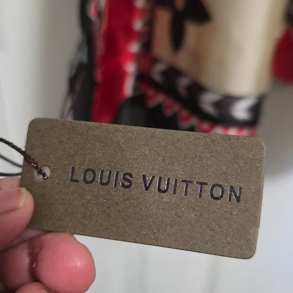 Louis Vuitton NWT Black and Red Scarf - Picture 3 of 11